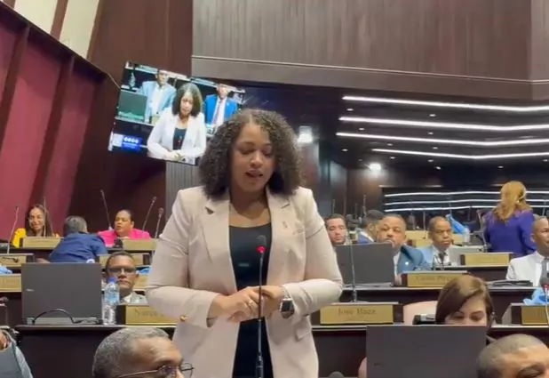 “Le están mintiendo, presidente"; Diputada Juliana O’Neal denuncia una paciente muere por falta de medicamentos de alto costo