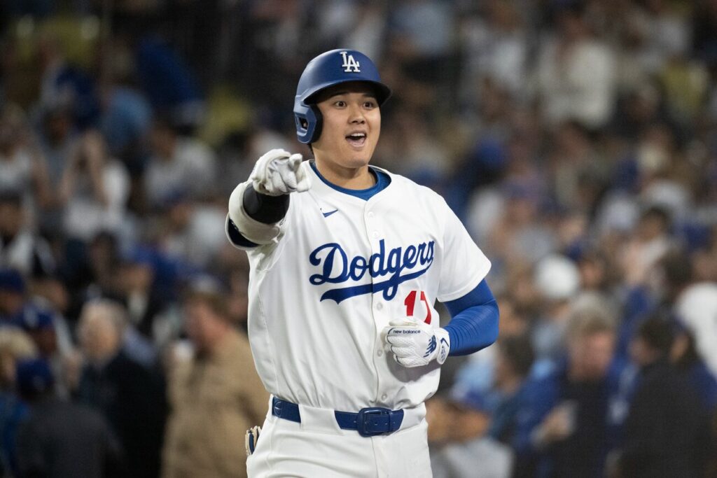 ¡Historia pura! Ohtani conecta tres jonrones y lanza seis ceros para llevar a los Dodgers a la Serie Mundial