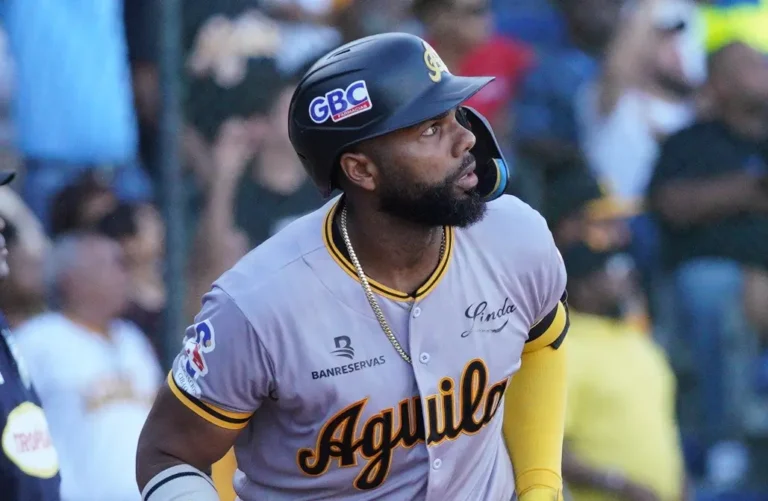 Rodríguez remolca cuatro y guía triunfo de las Aguilas ante los Toros