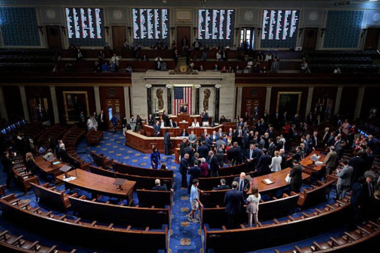 EEUU: Senado rechaza por 11ª vez reabrir el Gobierno federal