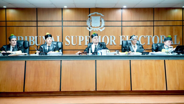 TSE rechaza acción contra JCE; ordena archivar otra hacia FP