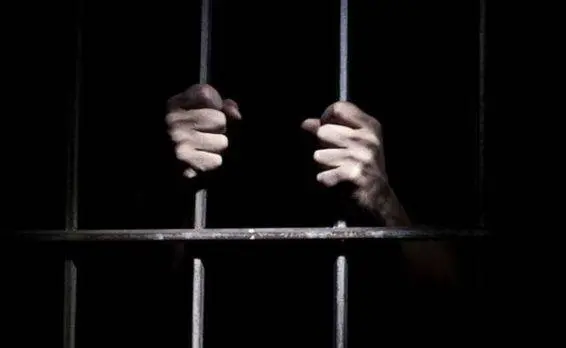 Se lanzó de una azotea para escapar de la Policía por un asalto en Villa Carmen y esto sucedió