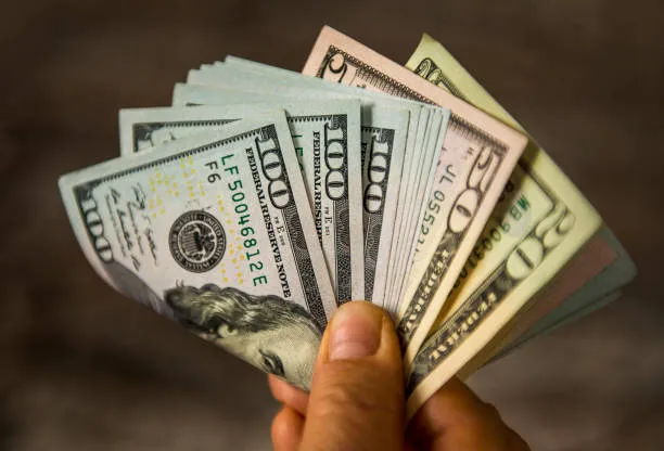 Precio de venta del dólar amanece este martes por encima de los RD$64 por uno