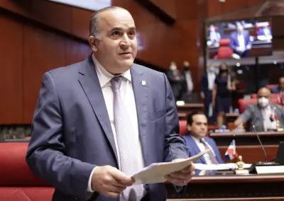 Senado excluye a los deliveries del cobro del 10 % de propina en el nuevo Código Laboral