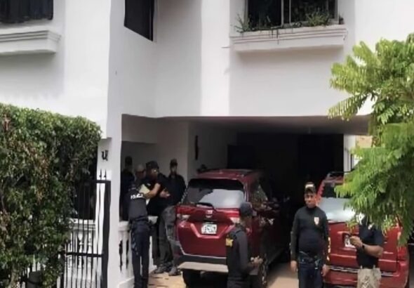 Un hombre mata a su esposa y a suegra y luego se suicida en SD