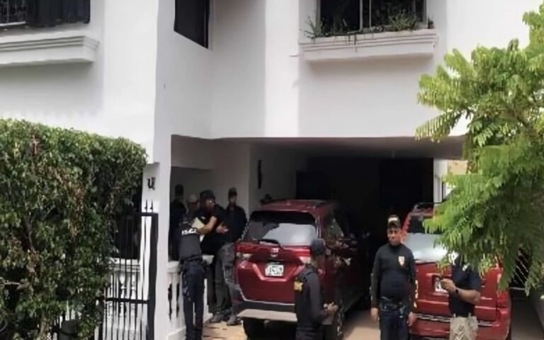 Un hombre mata a su esposa y a suegra y luego se suicida en SD