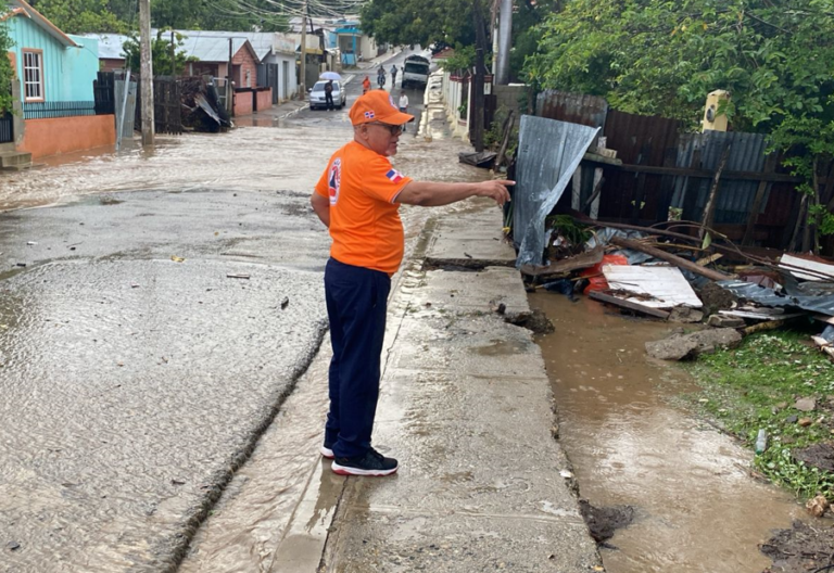 Lluvias provocan desplazamientos, deslizamientos y calles anegadas en varias provincias del país
