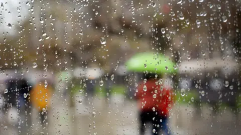 Indomet pronostica lluvias y tormentas eléctricas por efectos de un sistema frontal y vaguada sobre el país