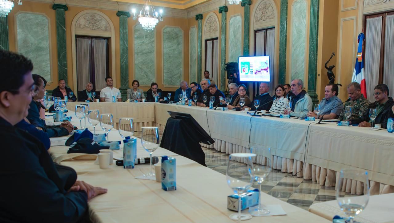 Gobierno mantiene suspensión laboral y docente por tormenta
