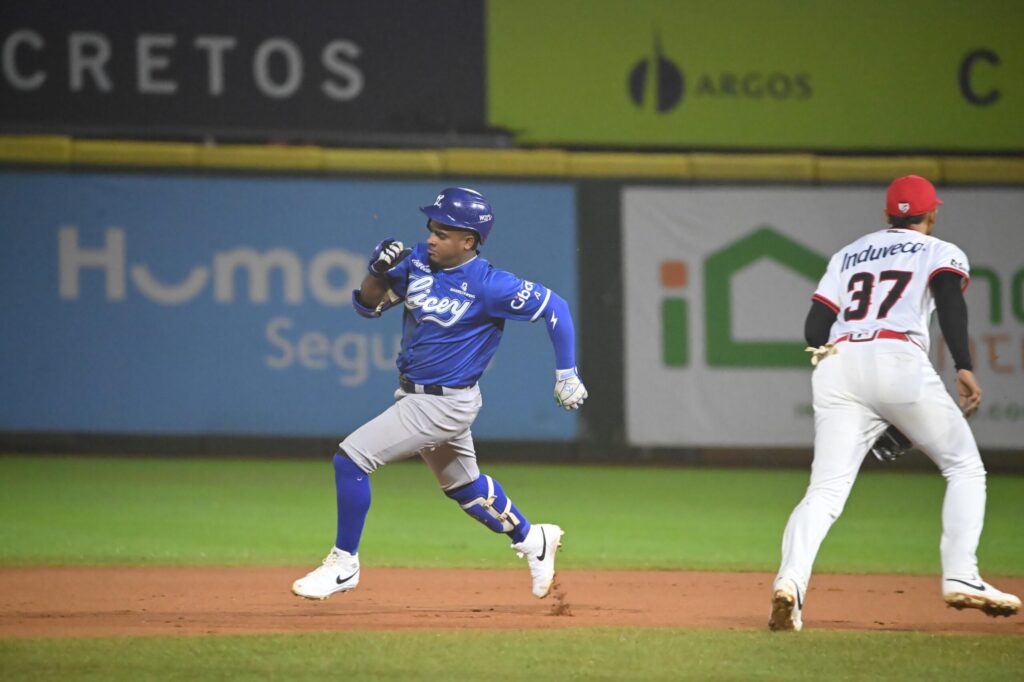 Licey supera 4-2 al Escogido con aportes claves de Leyba, Núñez y Rojas Jr.