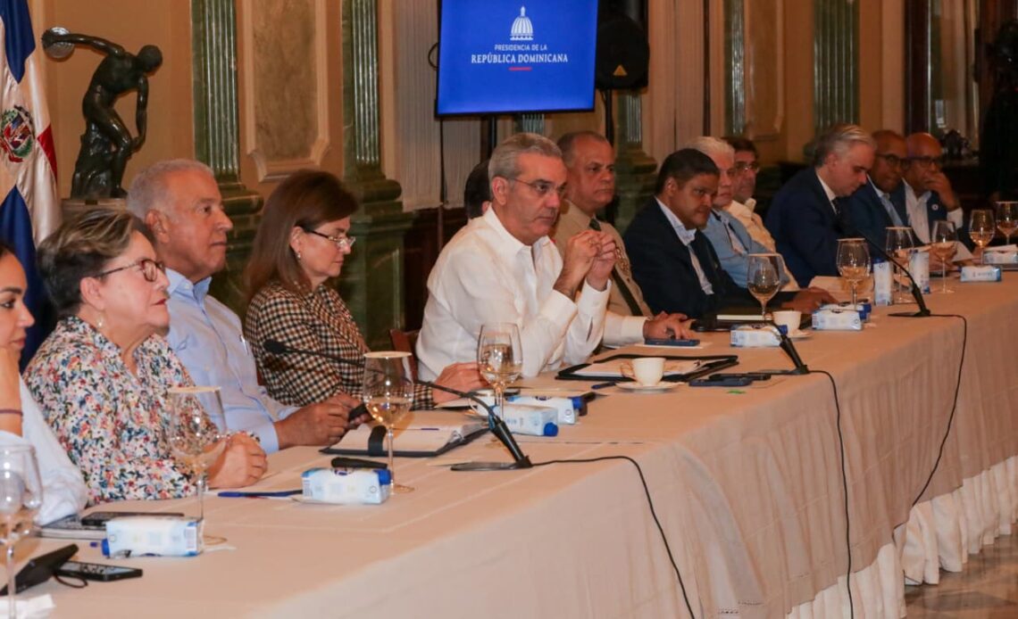 Gobierno dispone aportes estatales por RD$12 mil millones para asistir a afectados por tormenta Melissa
