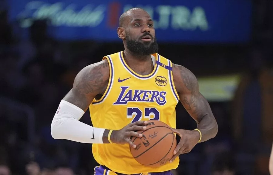 LeBron James se integrará hoy a los Lakers; debutaría mañana contra Utah