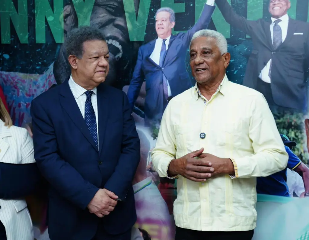 Dirigente del PRM Pedro Aguirre se juramenta en la Fuerza del Pueblo