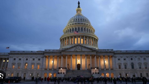Senadores republicanos y demócratas alcanzan acuerdo para reabrir gobierno federal