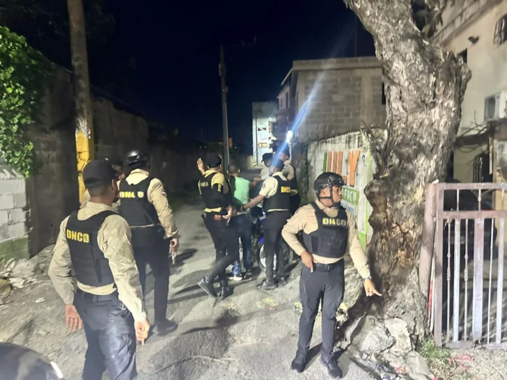 Confiscan drogas, armas y dinero en efectivo durante operativos contra el microtráfico en San Cristóbal 