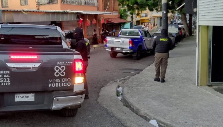 Arrestan exregidor y quince empleados puerto Caucedo