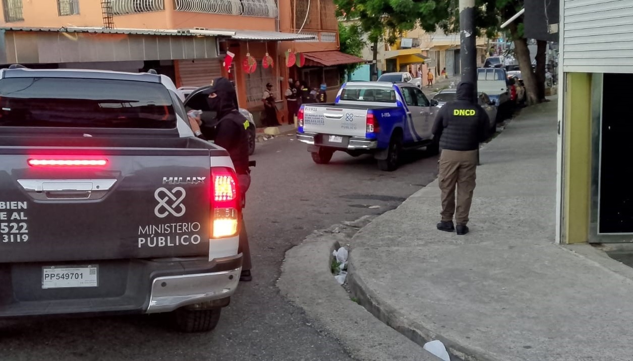 Arrestan exregidor y quince empleados puerto Caucedo