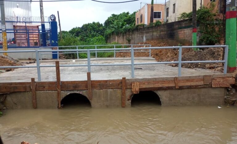 Calles y cañada: serios problemas que se tragan a El Tamarindo, en SDE