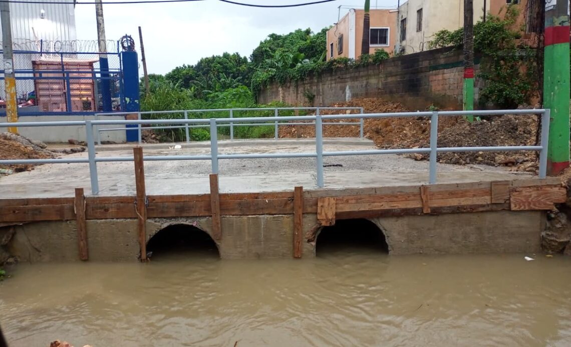 Calles y cañada: serios problemas que se tragan a El Tamarindo, en SDE