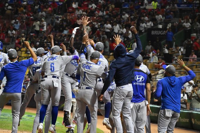 Licey, Gigantes y Toros obtienen triunfos en beisbol dominicano