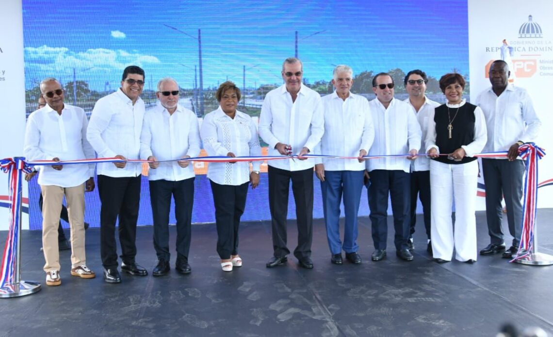 Luis Abinader inaugura fase final de avenida Ecológica de Santo Domingo