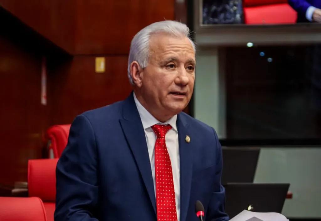 Senador perremeísta pide aplicar la Ley de Extinción de Dominio en caso Senasa