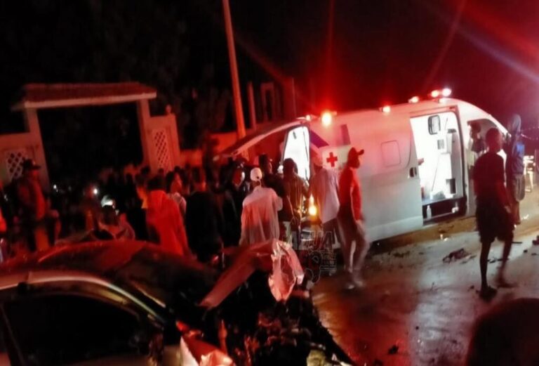 Mueren tres miembros de una familia en trágico accidente de tránsito en Azua