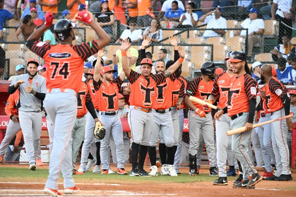 Aguilas firmes en primer lugar; Toros y LE ganan en beisbol RD