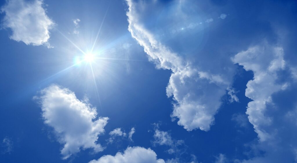 Pronostican cielo soleado, lluvias aisladas y débil vaguada