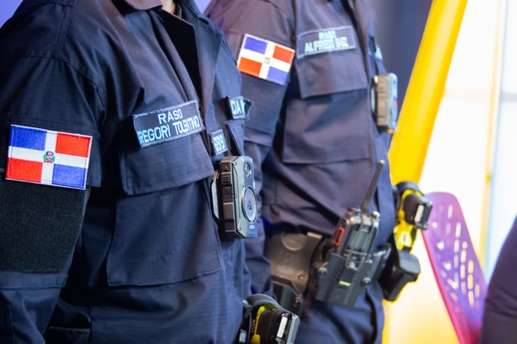 Policía suspende coronel y otros oficiales tras denuncia de incidente con ciudadano