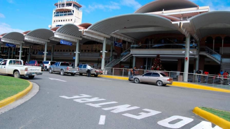 Desmantelan estructura vinculada al narcotráfico que operaba desde el Aeropuerto del Cibao; sargento del Ejército entre los detenidos