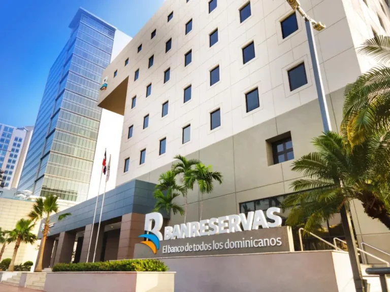 Banreservas lidera premios internacionales y destaca como mejor banco digital