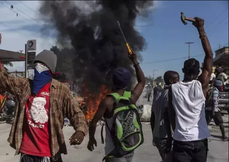HAITI: Pandilleros matan a 20 personas y queman 500 casas
