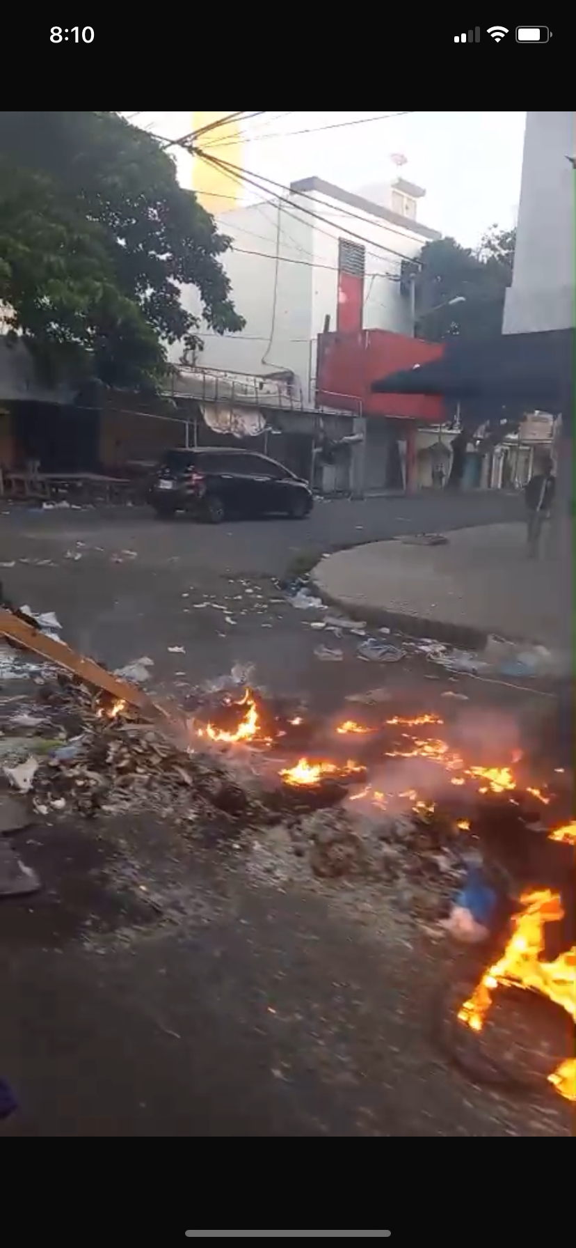 Basura quemada y presencia policial marcan protesta en la avenida 27 de Febrero con José Martín