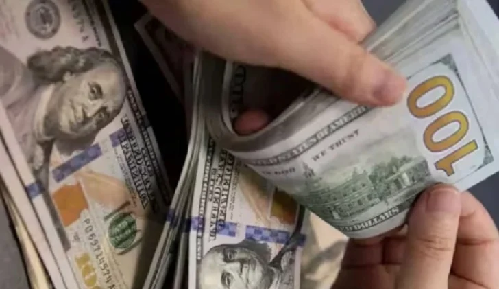 El dólar se cambia este viernes para la venta a 62.92 pesos