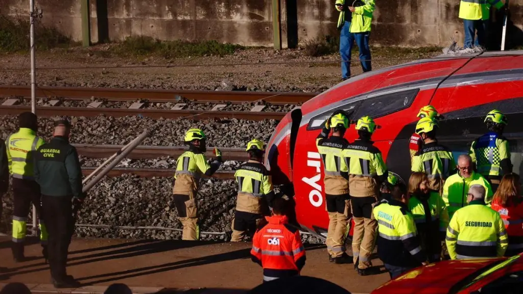 Al menos 39 muertos tras el choque de dos trenes de alta velocidad en España