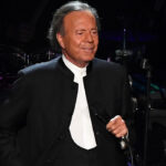 Gobierno de España estudia retirar a Julio Iglesias la Medalla de Oro de las Bellas Artes
