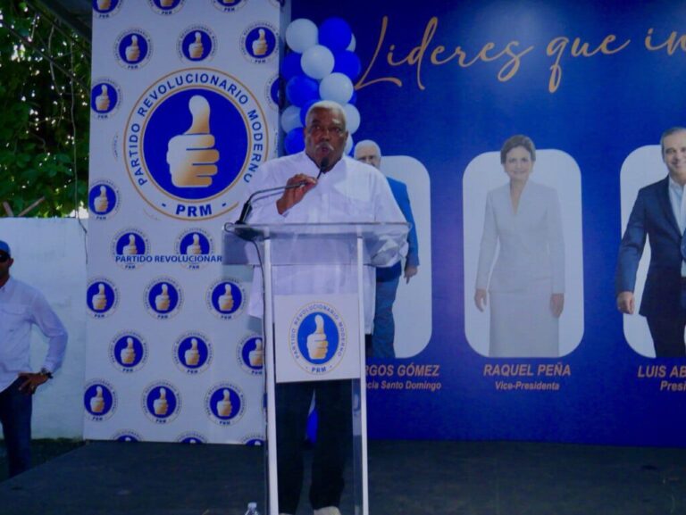 José Sánchez juramenta su comando municipal de campaña de SDE