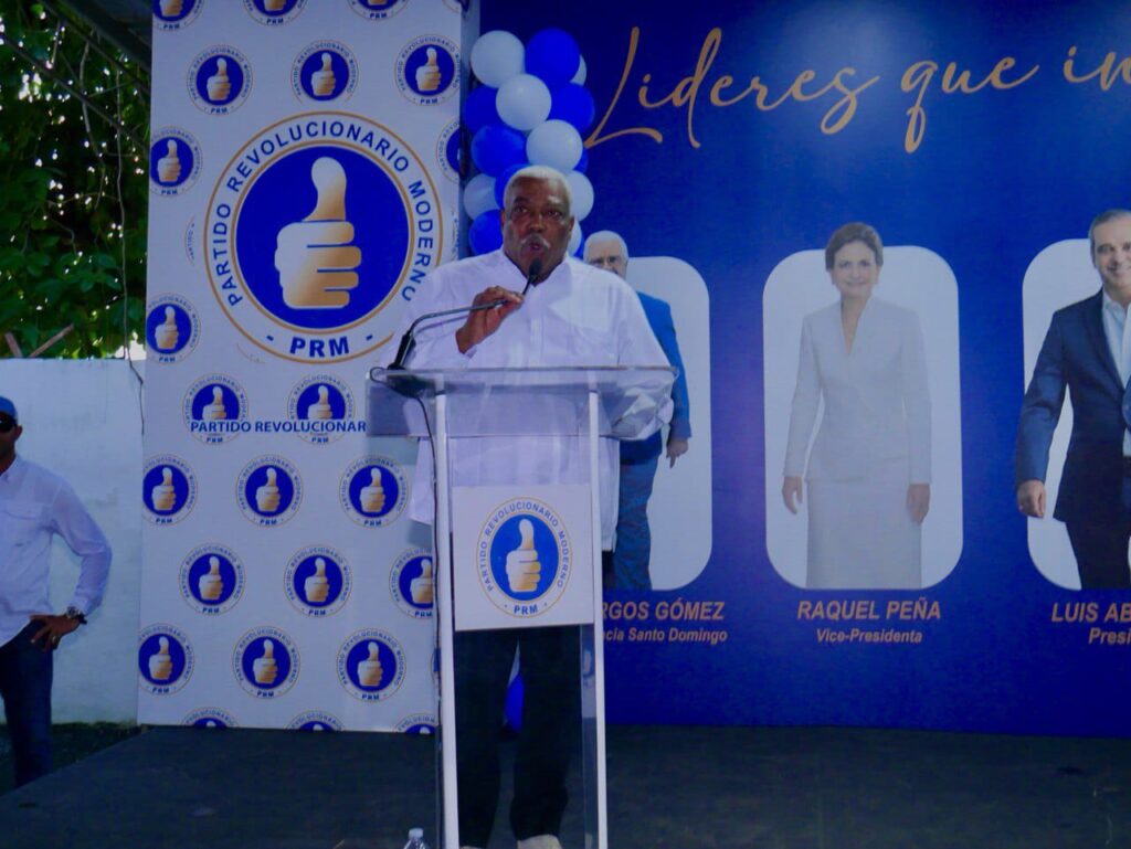 José Sánchez juramenta su comando municipal de campaña de SDE