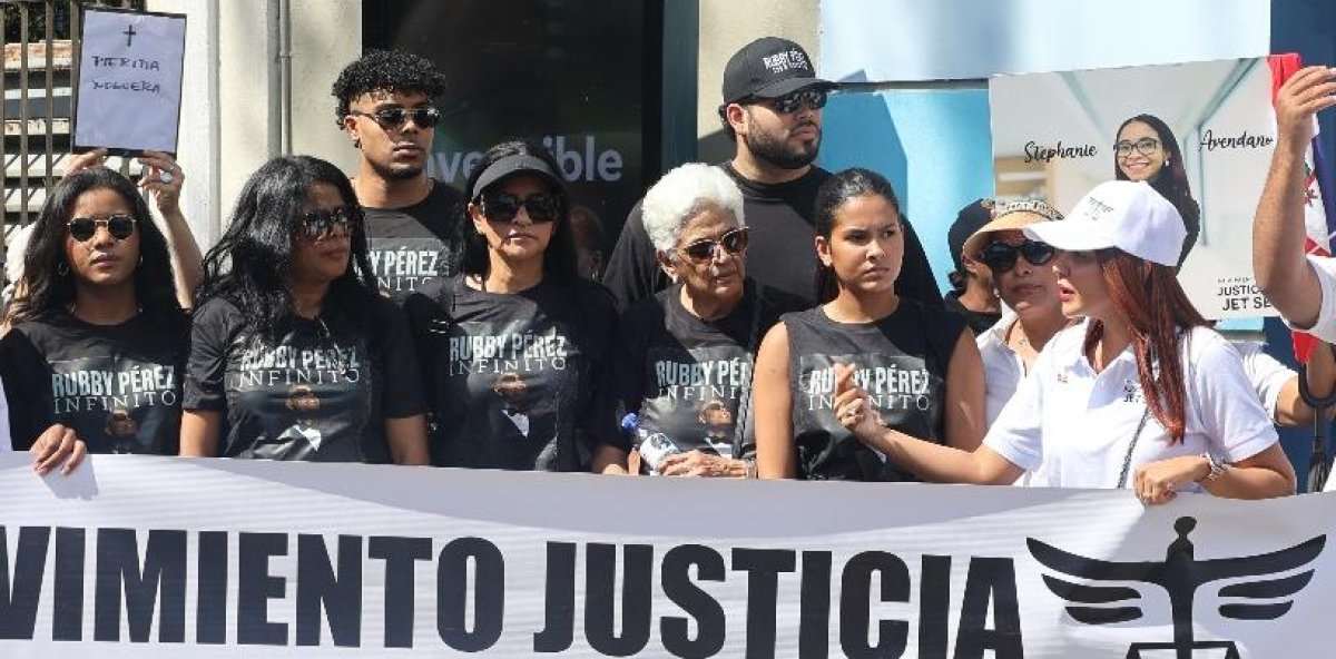 Marchan desde el Metro de Santo Domingo hacia Palacio de Justicia contra impunidad