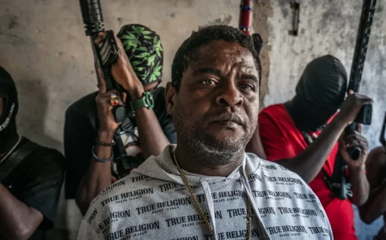 La Policía haitiana asegura que destruyó una casa del líder criminal "Barbecue"