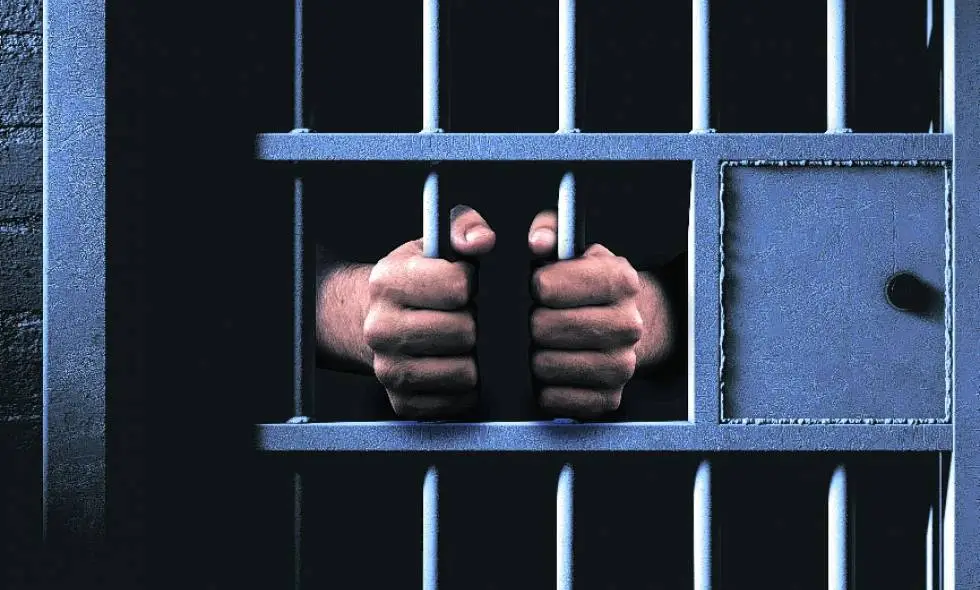 Imponen tres meses de prisión preventiva a capitán retirado que intentó matar a su pareja delante de sus tres hijos