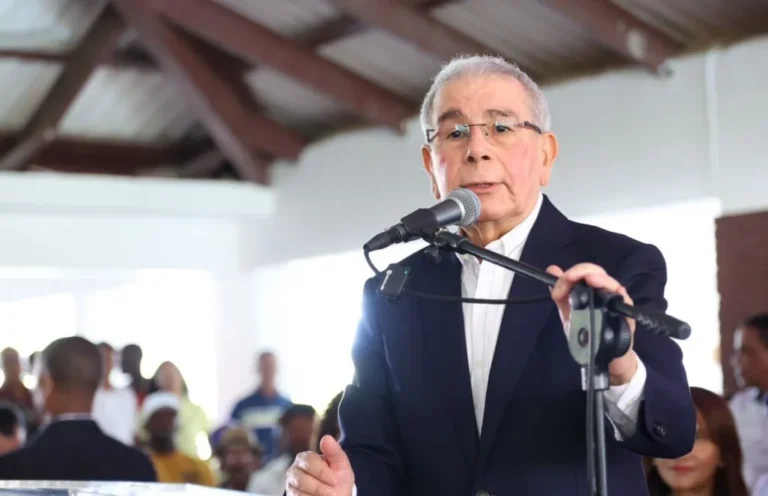 Danilo Medina acusa al Gobierno de triplicar el costo de la presa Monte Grande