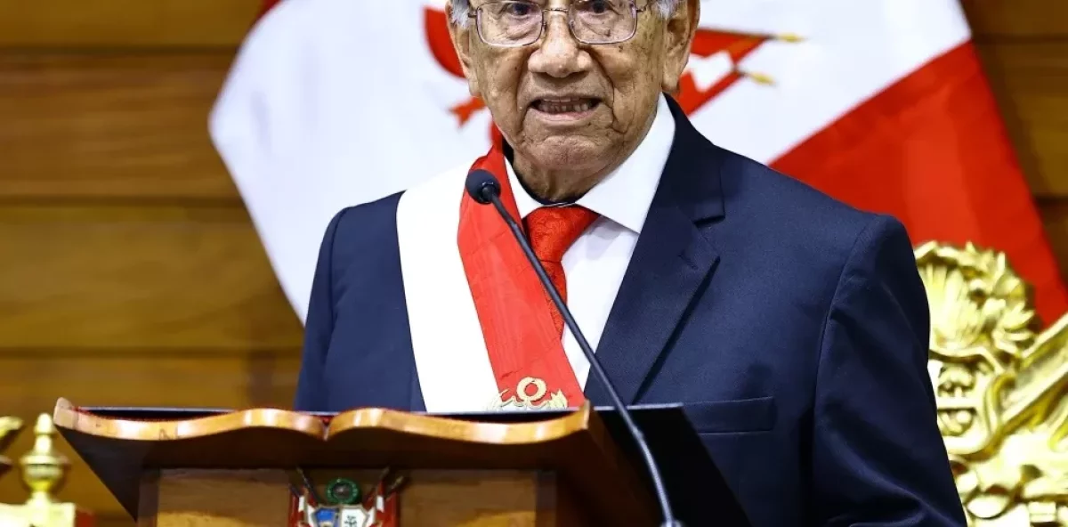 José María Balcázar asume la presidencia interina en Perú tras destitución de José Jerí