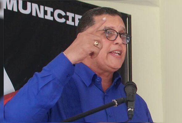 Llavería declara a SDE “quebrado” en símbolos patrios y gestión municipal