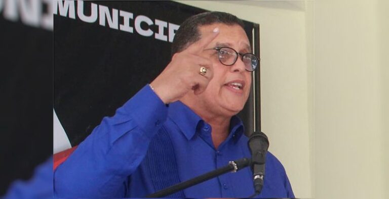 Llavería declara a SDE “quebrado” en símbolos patrios y gestión municipal