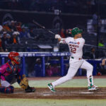 Tomateros remontan en el octavo y quitan el invicto a los Leones con triunfo 10-7