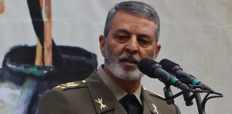 Irán cambia su doctrina militar: "Al más mínimo error, ningún estadounidense estará a salvo"