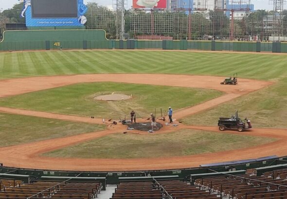 Adecúan el estadio Quisqueya para juego Detroit y República Dominicana