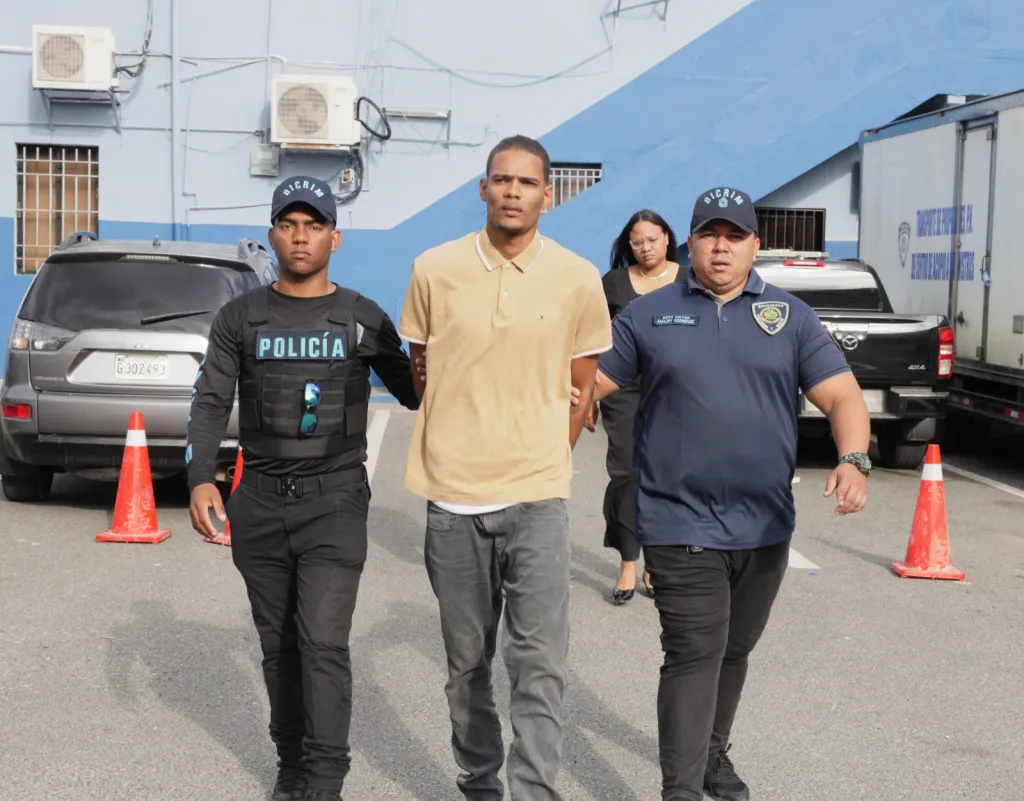 Se entrega 4to implicado en muerte de un hombre en El Almirante